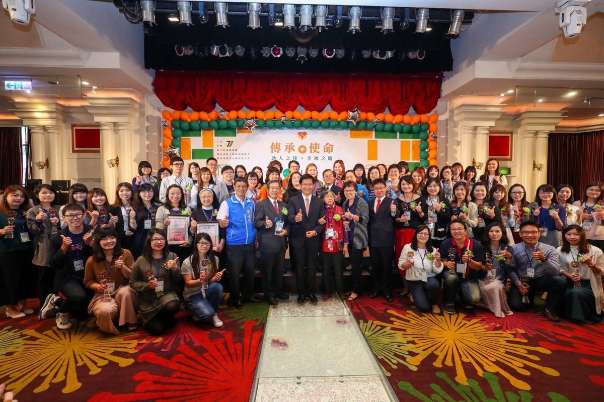 歡慶社工日 中市長表揚優良社工人員及團體