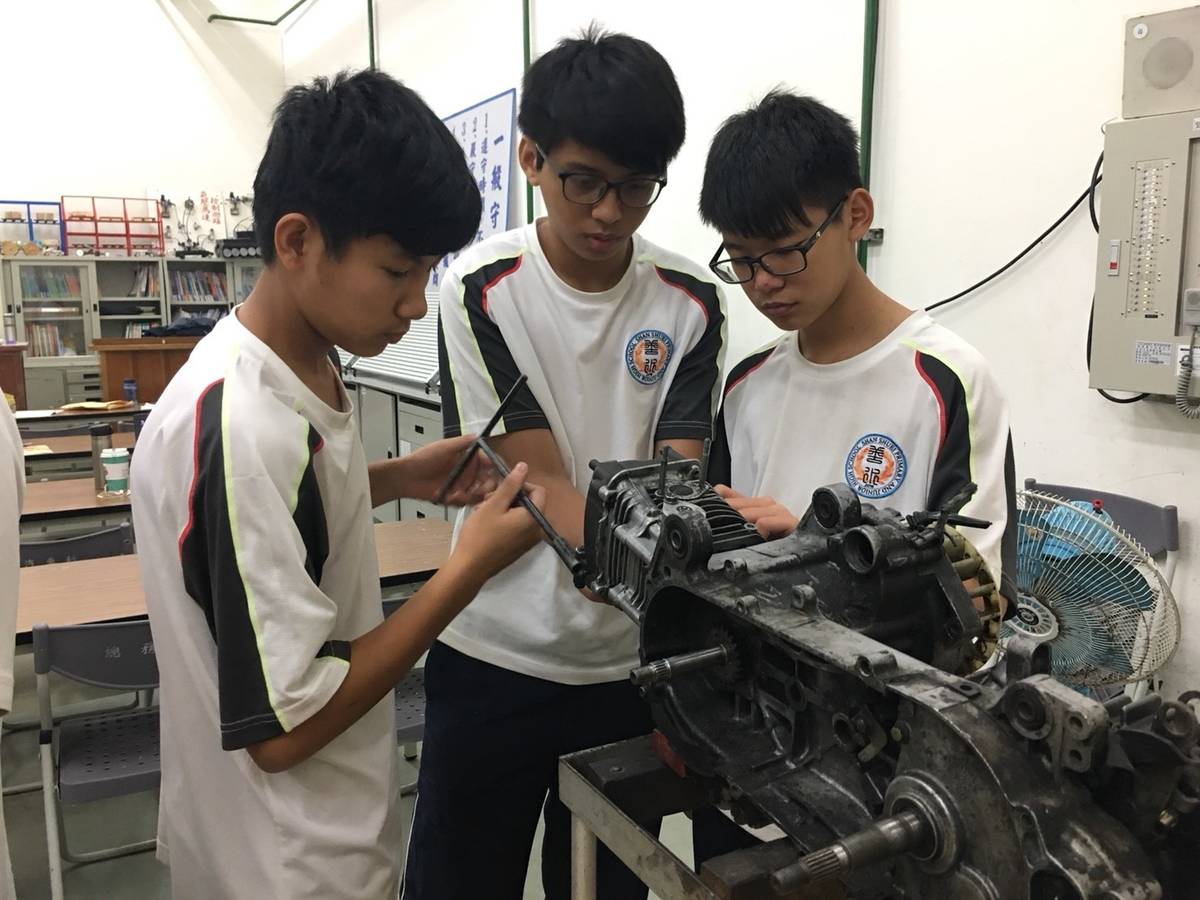 臺中市善水國中小學生到嘉陽中學參與技藝課程