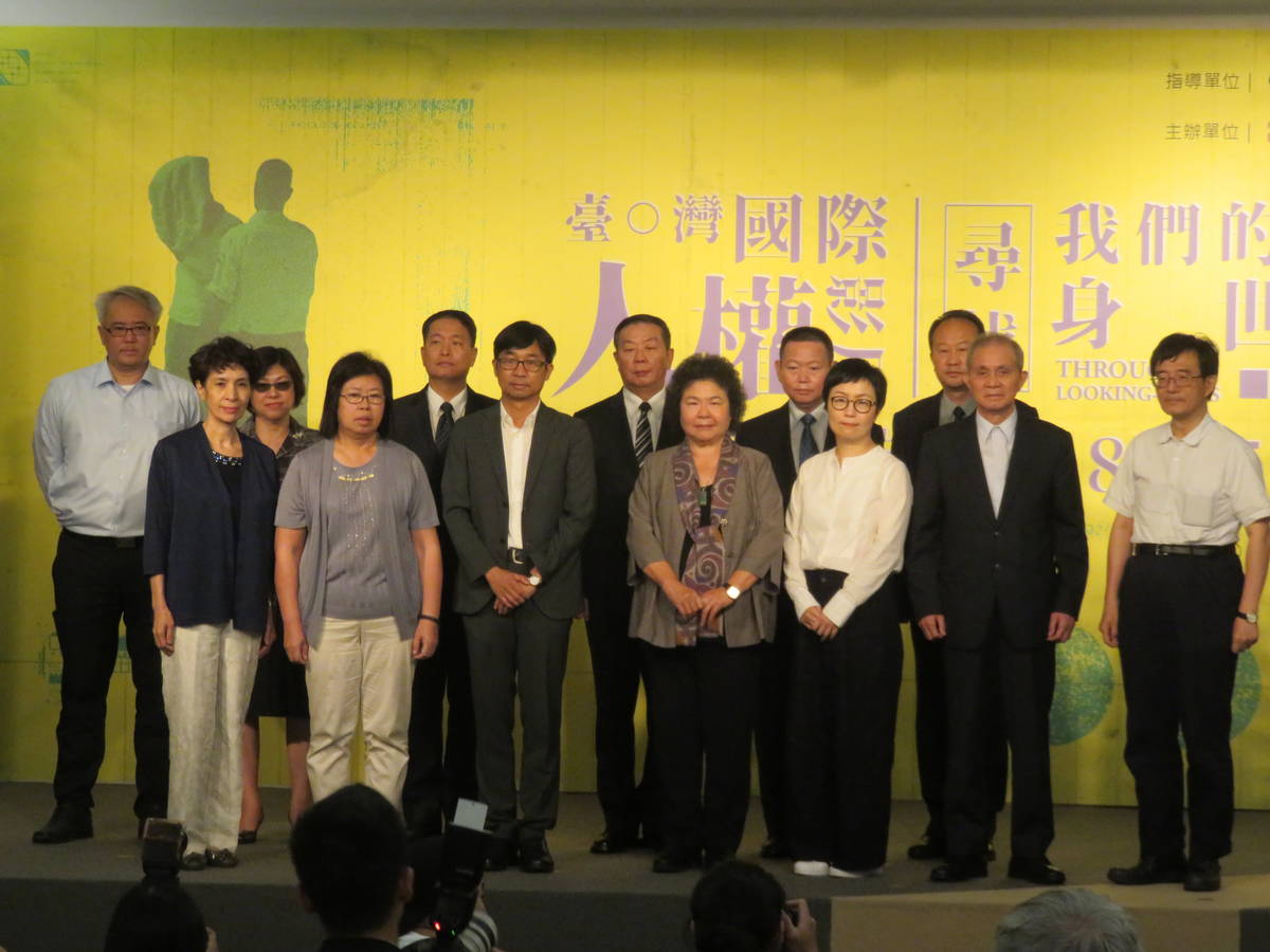 總統府祕書長陳菊(前排右4)及與會來賓共同合影