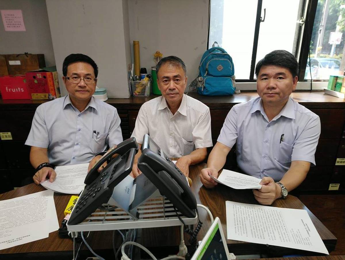 (中)全國校長協會榮譽理事長、新北市教育局聘任督學薛春光