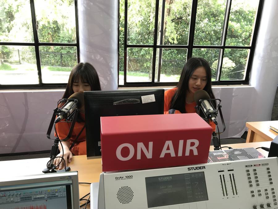 同學們進行錄音體驗