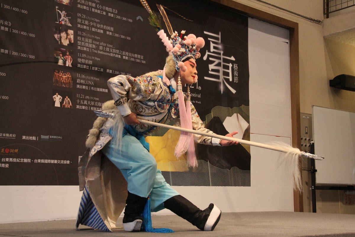 傳統戲曲今年由國光劇團獨挑大樑，演出《陸文龍─少年身世的困擾》。