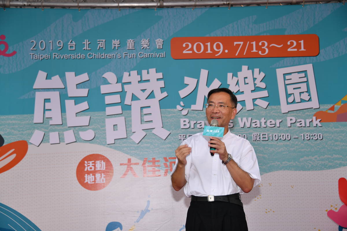 臺北市副市長蔡炳坤向市民推薦暑期由市府主辦旳各項親水活動