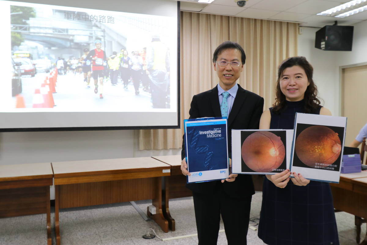 中國醫藥大學附設醫院近視及眼睛疾病中心主任卓夙航及副主任梁中玲說明，空污物「二氧化氮」與「一氧化碳」會明顯增加老年性黃斑部病變