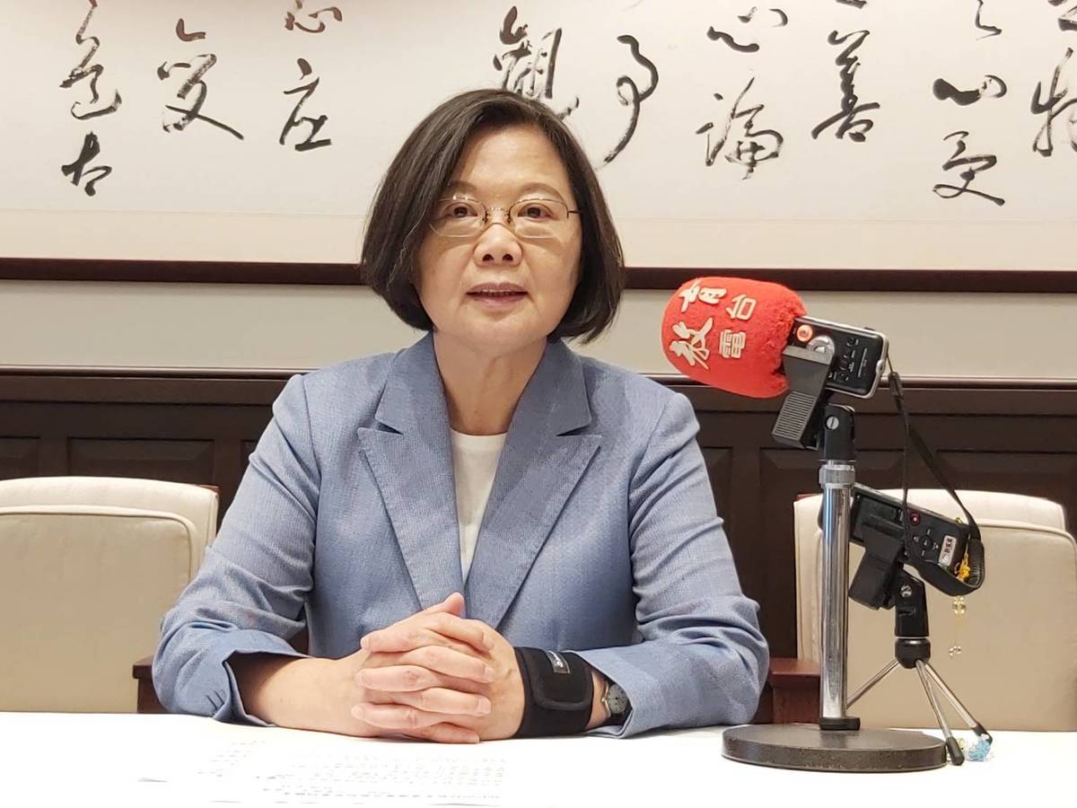 蔡英文總統為教育電臺錄製教師節賀詞