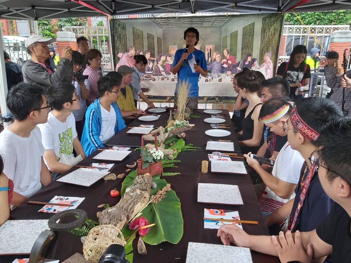 環保團體舉辦「地球最後的晚餐」