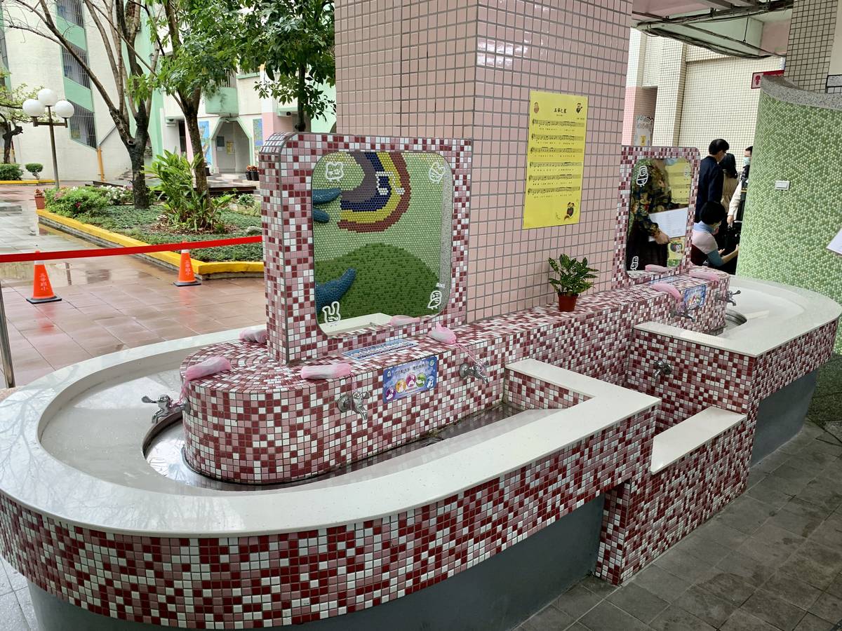 新北市五華國小老舊廁所整修完畢，提供學生如廁如家的感覺