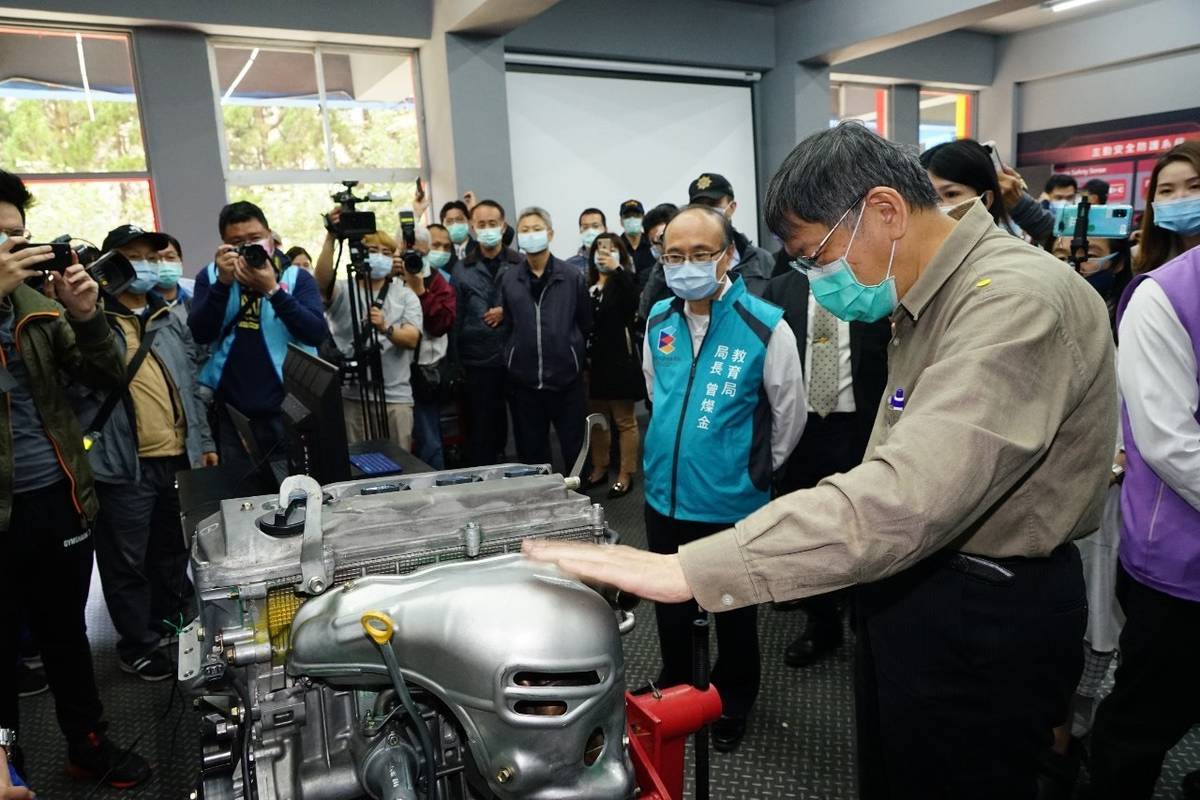 柯市長希望藉由產學合作鏈，提升學生的專業技術能力