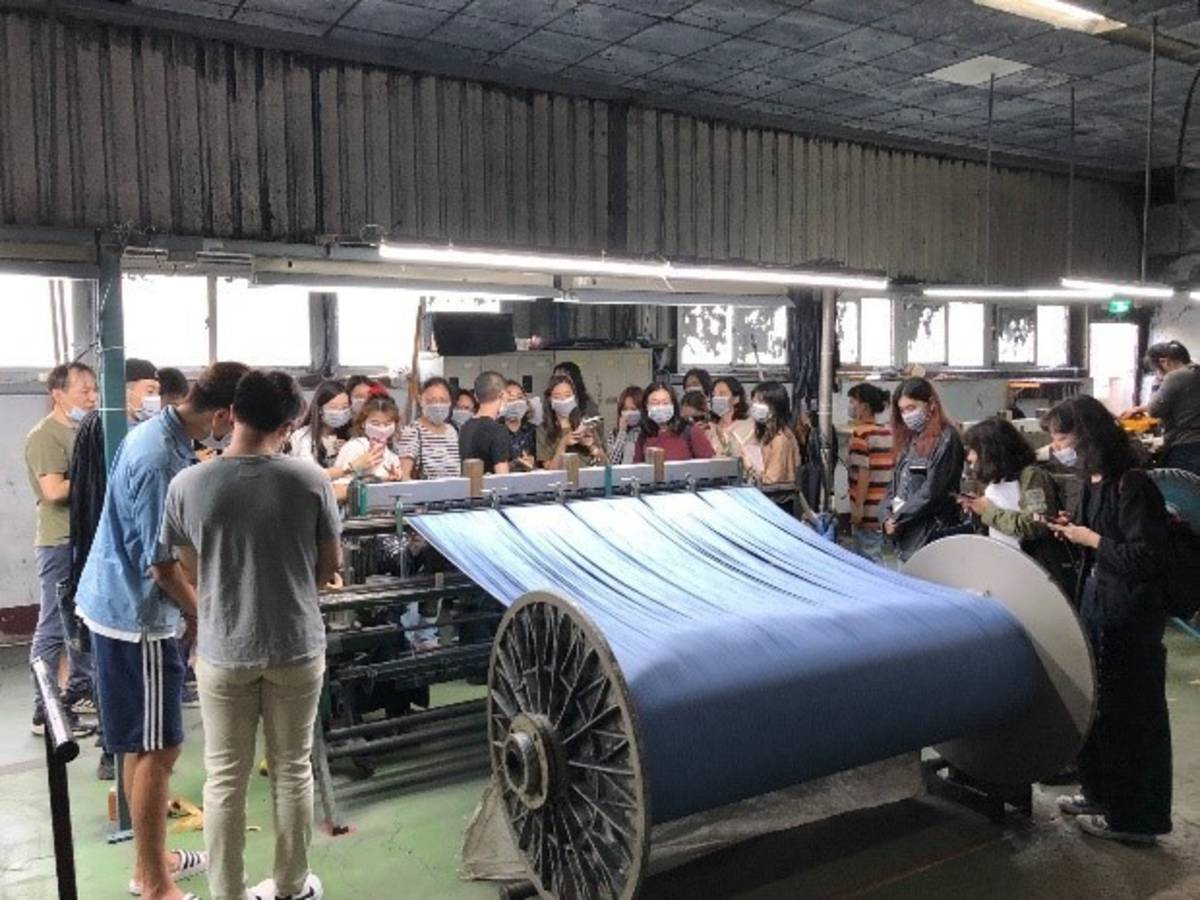 針織技藝學、針織技藝學課程-參訪年興紡織體驗棉紡紗、梭織牛仔布生產過程