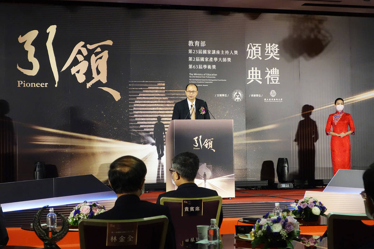 北科大講座教授賴炎生代表國家產學大師獎得獎人致詞