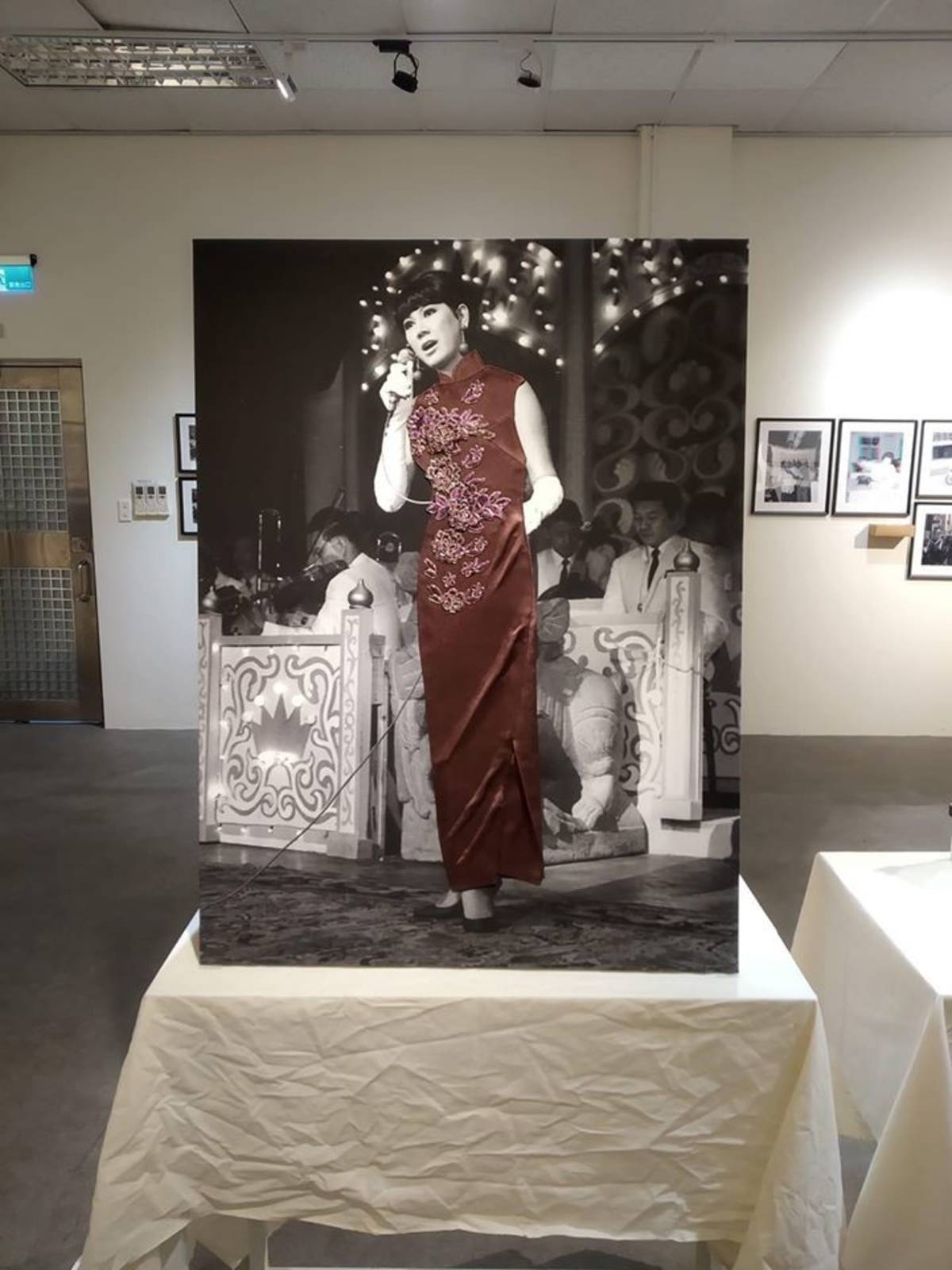 北科大文發系學生彭盈瑄作品，再現凌波演唱時裝.jpg
