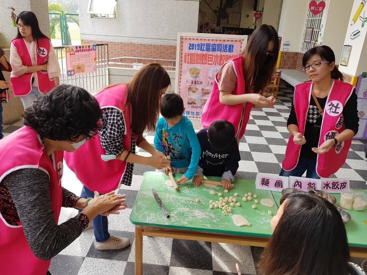 橋頭非營利幼兒園社區媽媽包水餃活動.jpg