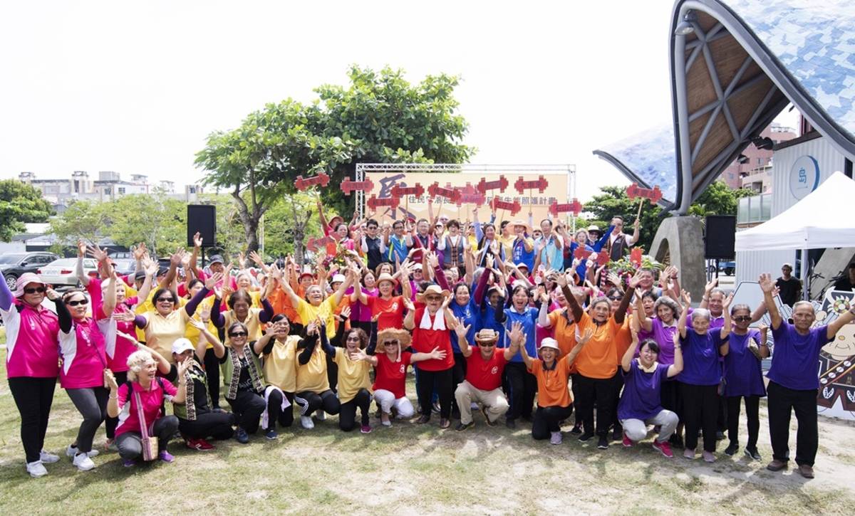 臺東縣政府與臺東大學體適能指導團隊合作，啟動「健康肌力Young 生活不一樣」下鄉巡迴，透過正確運動指導，讓部落長輩們愛上運動。