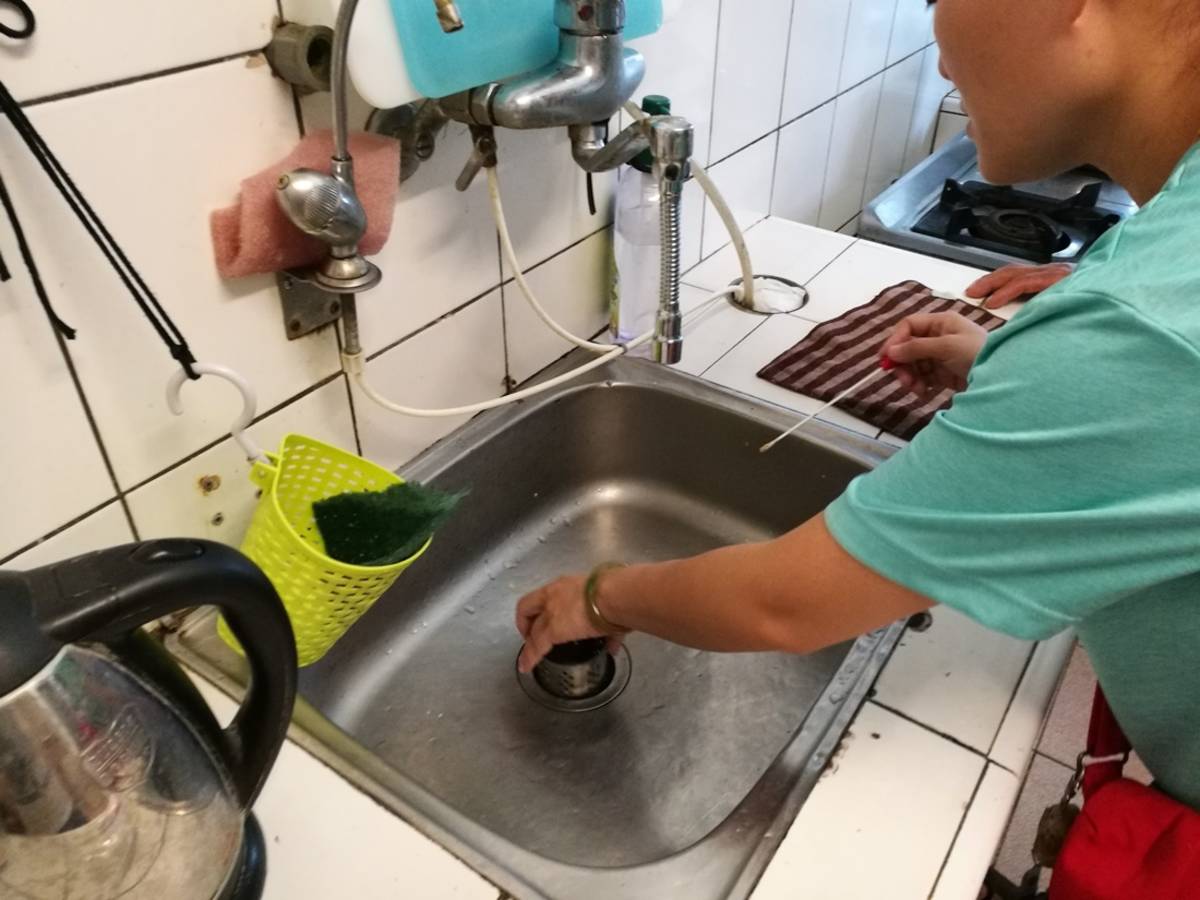 臺東縣1名80多歲男性確診感染霍亂，衛生單位至個案家中及田地收集環境及同住者檢體，以進一步釐清可能感染源。