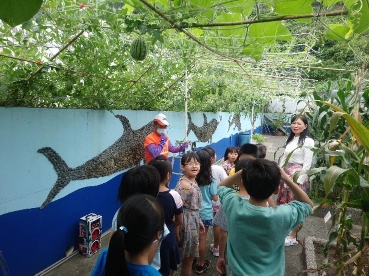 瑞平國小獲得金熊級低碳校園標章，推動食農教育。