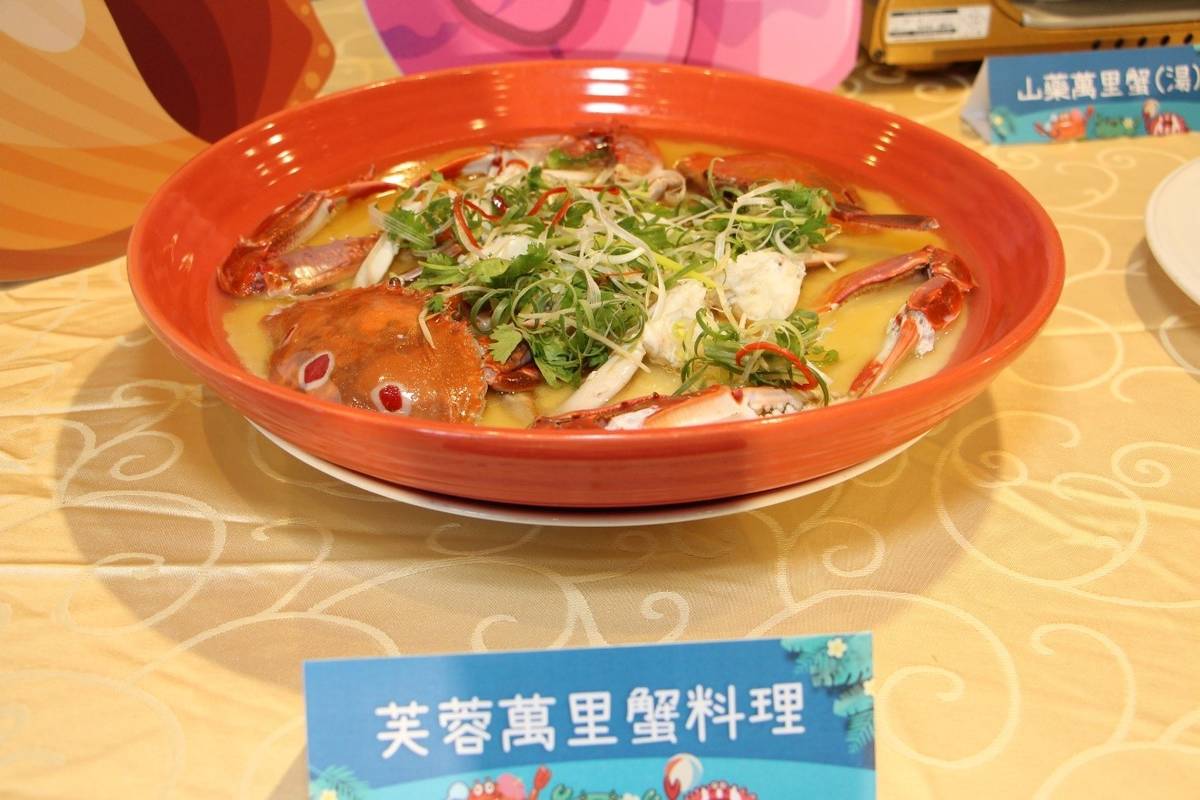 萬里蟹饕客餐料理展示照，圖片菜名為芙蓉萬里蟹，由新北板橋海釣族真味園廚師親手烹調的饕客餐。