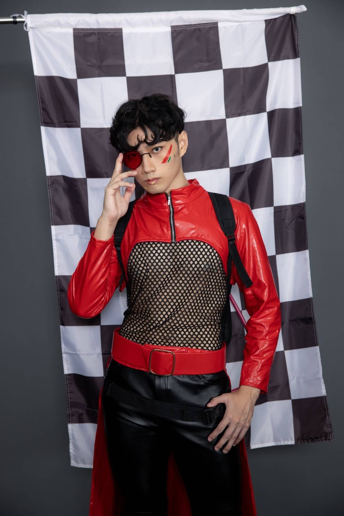 南應大美容造型設計系畢展 展出不同品牌特色