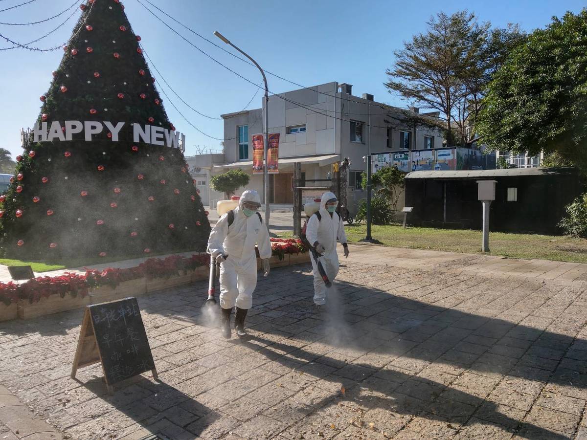 配合全國高中職以下寒假延後4天開學，以及春節連續假期結束，臺東縣政府將於年假後開工日即進行全縣大消毒。