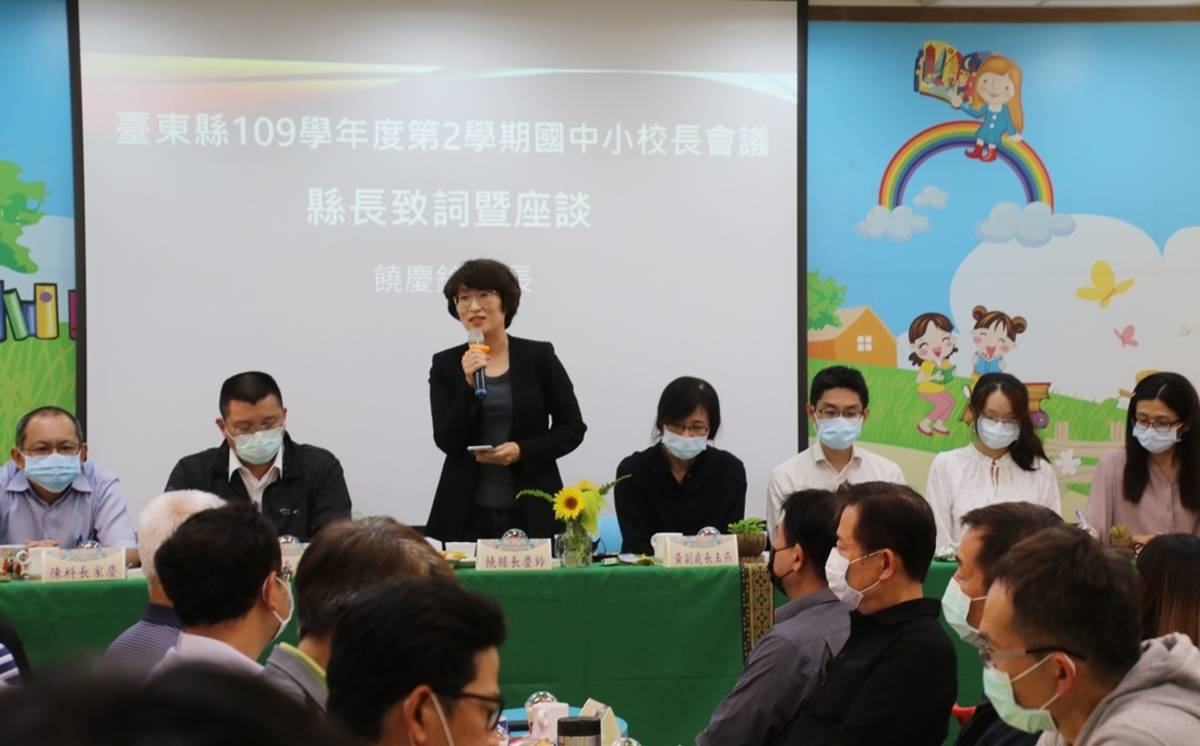 因應新冠肺炎疫情避免群聚，臺東縣109學年度第2學期國中小校長會議採分區辦理，第2場「大武區」校長會議於大武國小圖書館舉行。