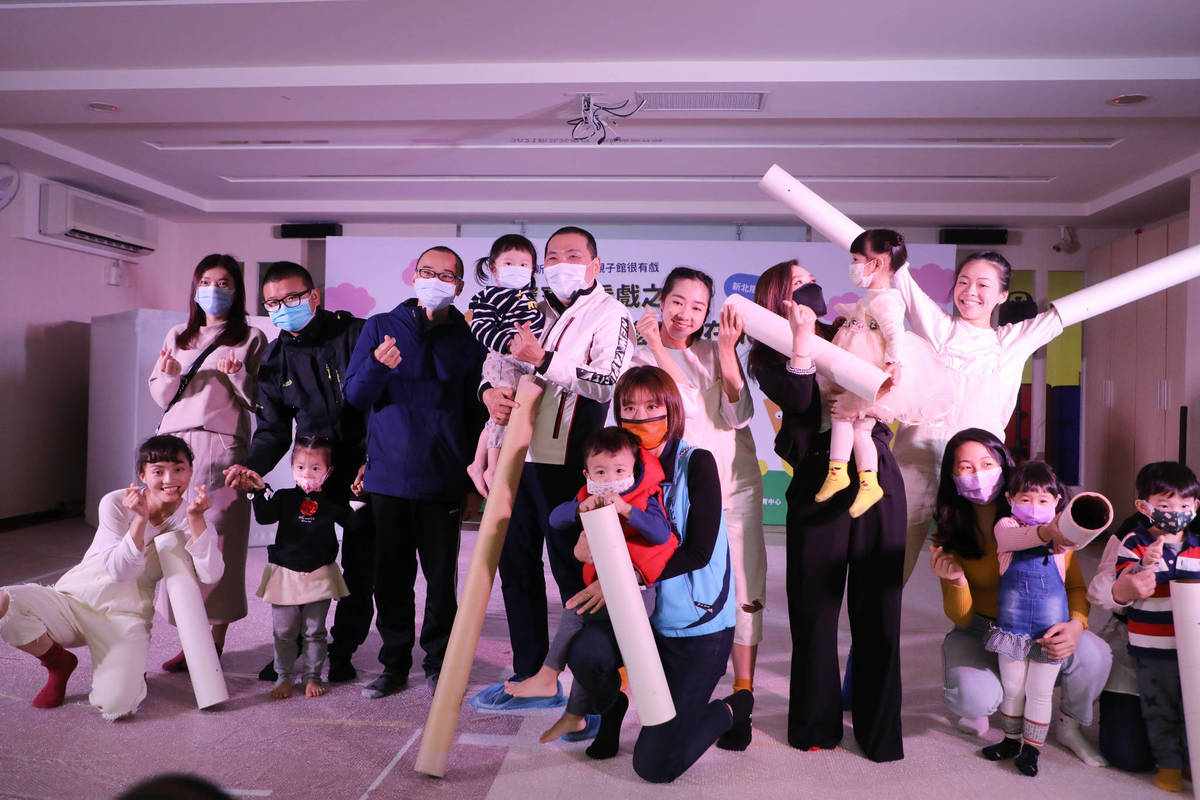 新北市公托中心親子館兒童月首場演出─寶寶劇場之ㄟˊ，為什麼房子在飛？