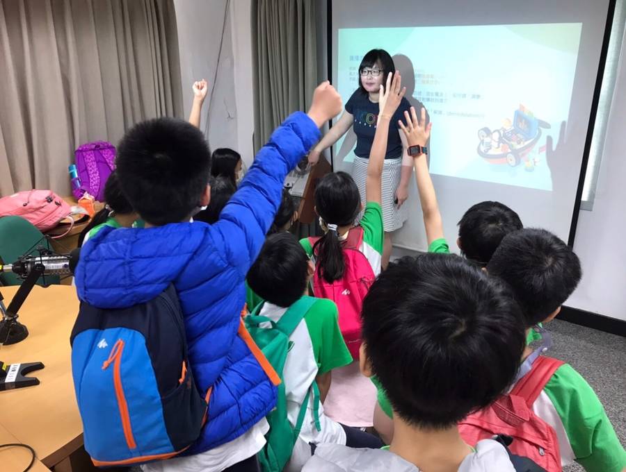 同學們都很踴躍搶答耶!