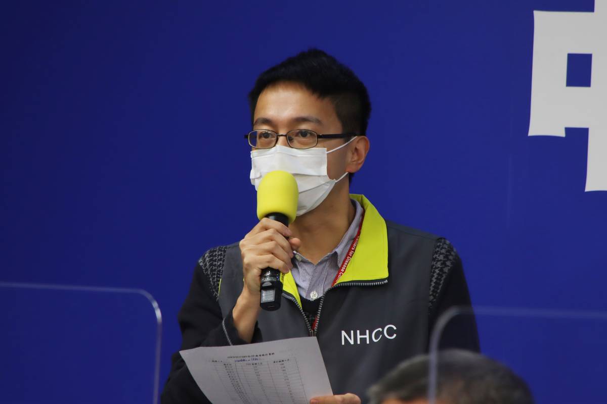 醫療應變組副組長羅一鈞說明AZ疫苗增3例非嚴重不良反應。