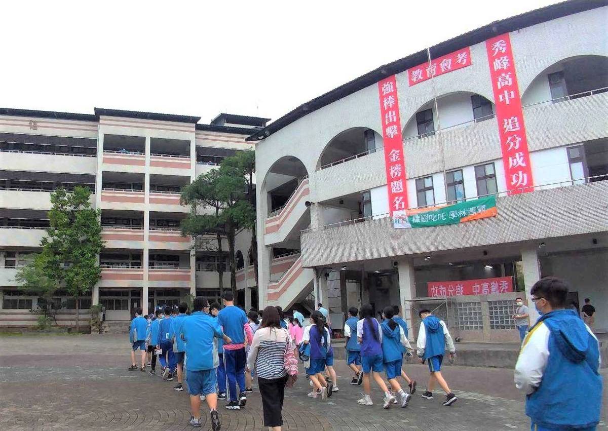 新北市公立高中職優免入學，各國中校內報名順延為6月9日上午9時至15日中午12時(圖為國中會考照片)。
