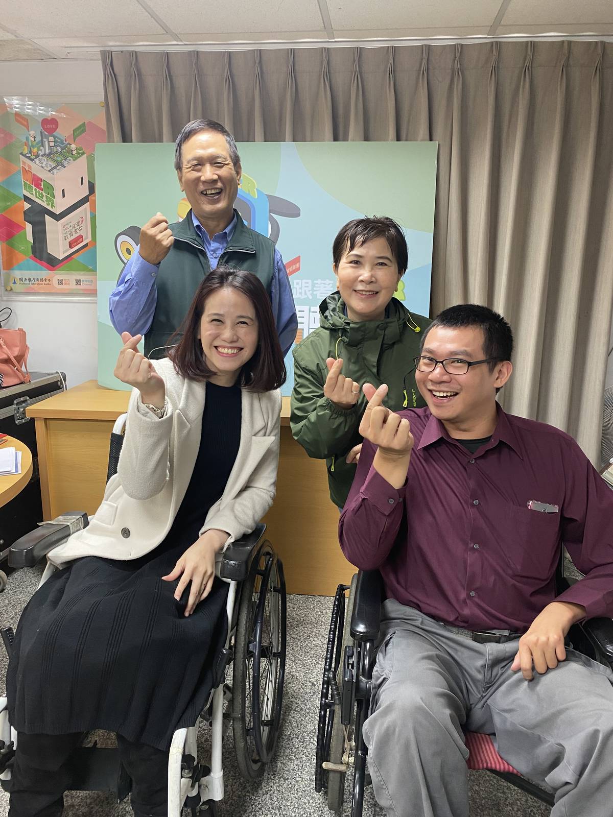 星星亮了節目受訪者 邱峻南及雙親