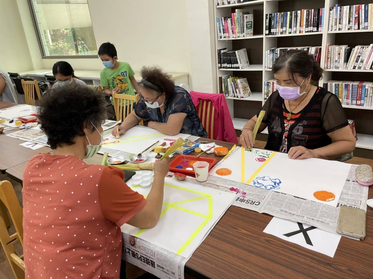 臺東「行動美術館」藝術下鄉重新啟動，首站前往池上鄉立圖書館，為學員帶來充滿想像力的藝術之旅。