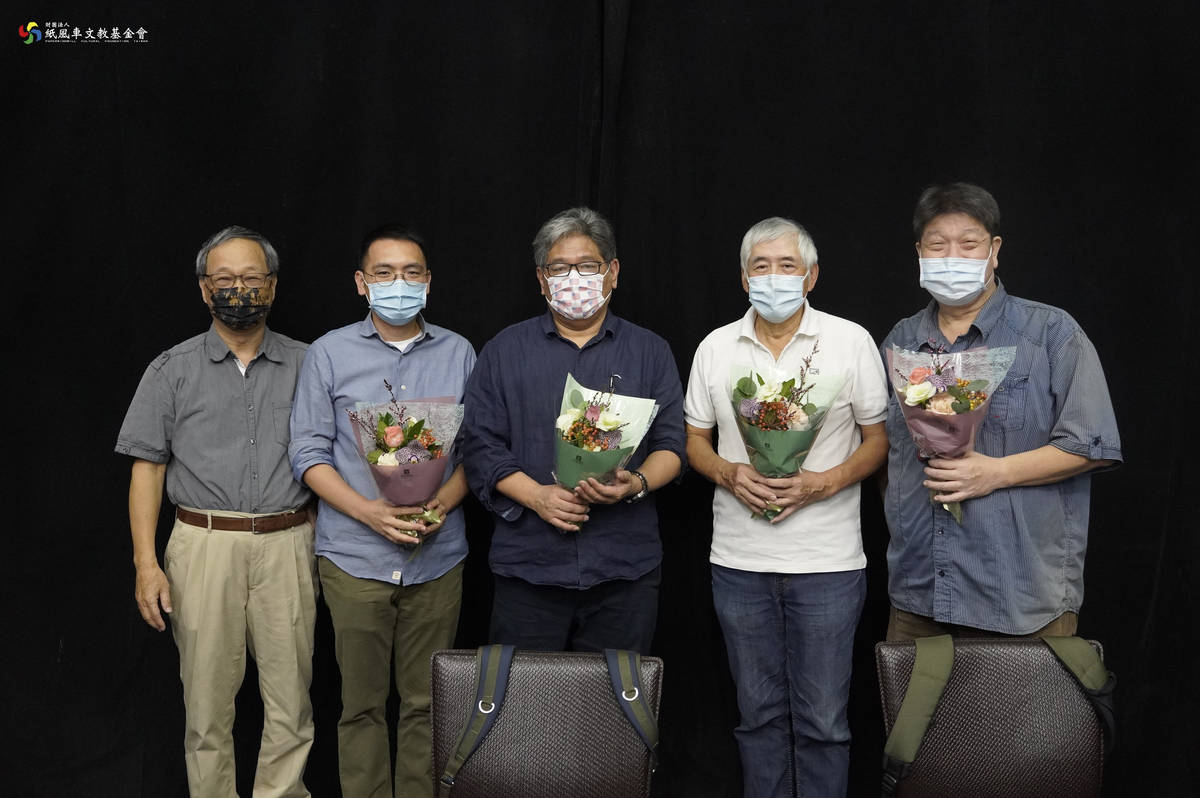 左起董事長小野、徐立翔（代表創辦人徐立功）、創辦人李永豐、柯一正、羅北安