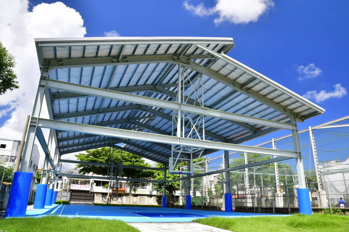 劉櫂豪立委爭取經費興建臺東縣新生國中興建半戶外球場，讓學生免於日曬風雨之苦。
