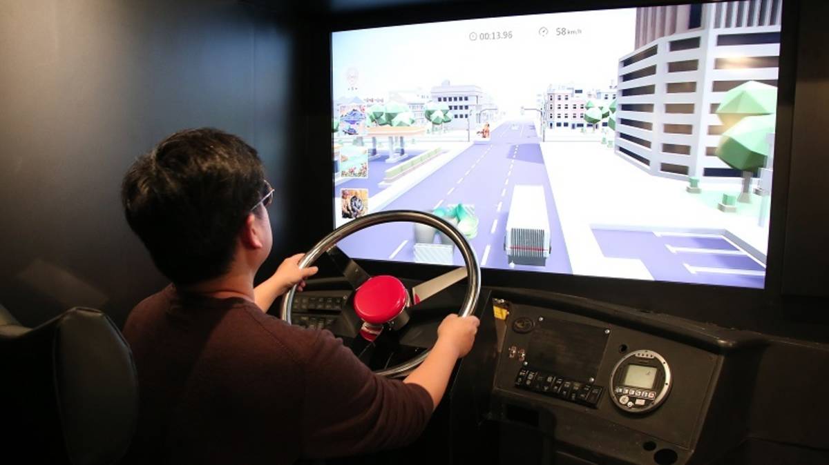 在ARTGOGO數位號內，將駕駛座區改造成互動體驗遊戲，以打開藝術感官為主題