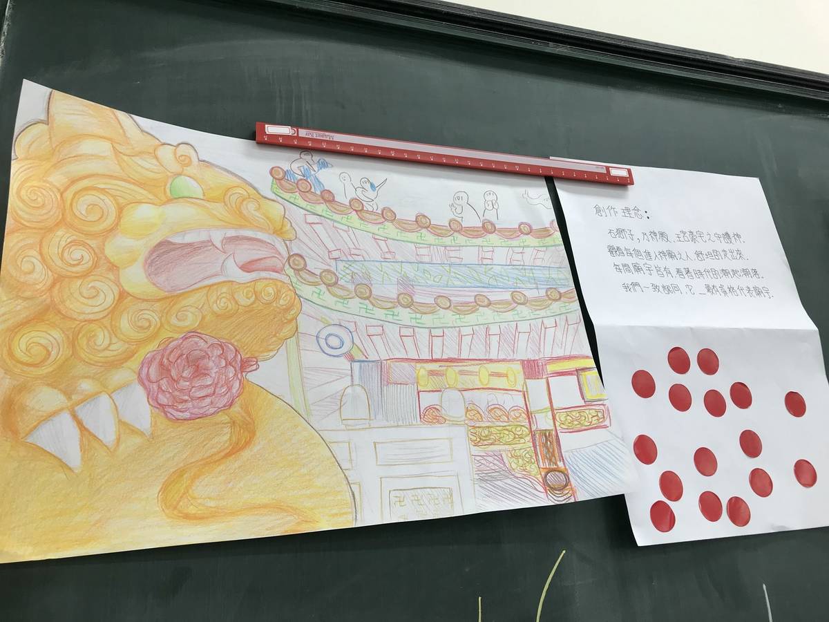 學生繪製廟宇八景成果_並請同學共同投票評量。（中山高中提供）