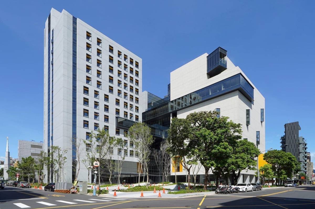 國立政治大學公共行政及企業管理教育中心大樓