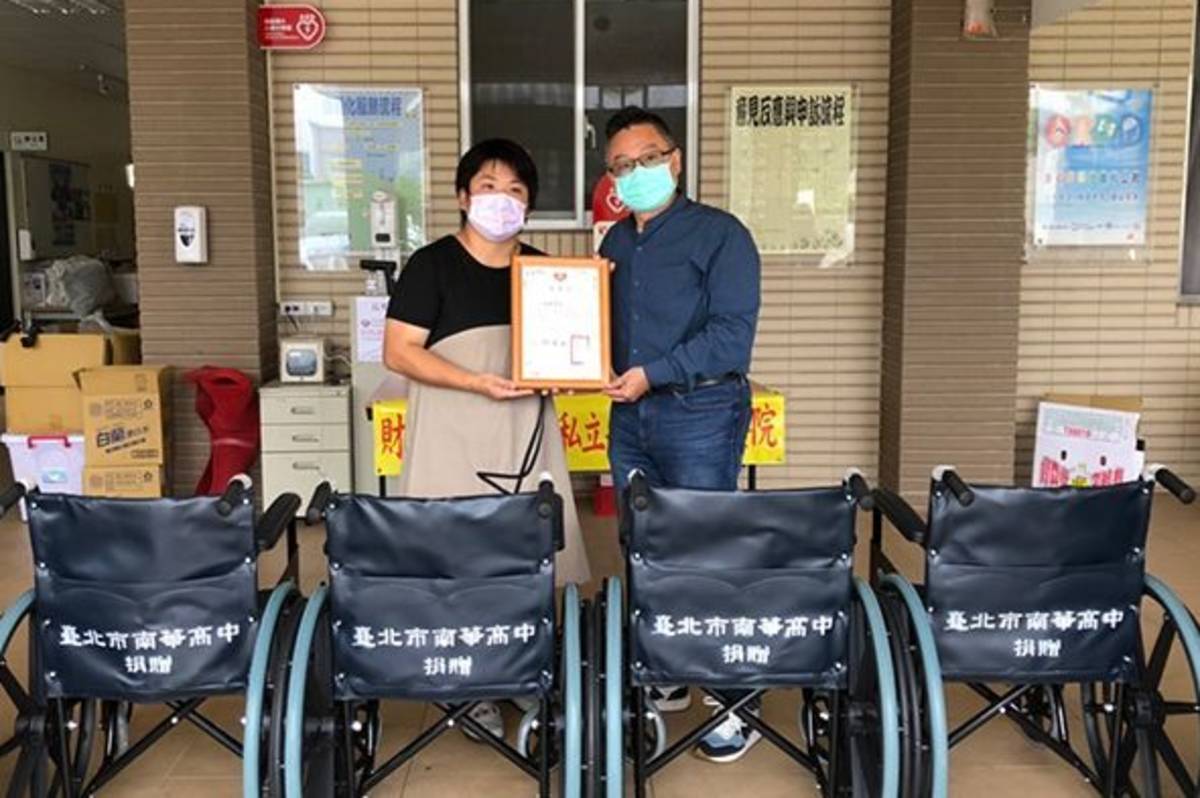 南華高中發揮愛心，捐贈10臺輪椅給桃園安康啟智教養院