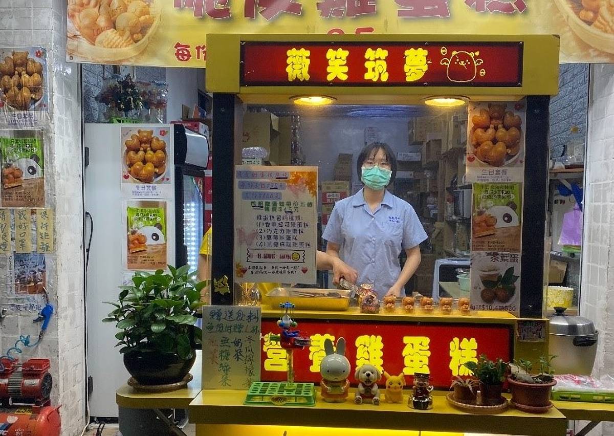 錄取台大社工系板橋高中許佳蕙策畫的雞蛋糕攤位
