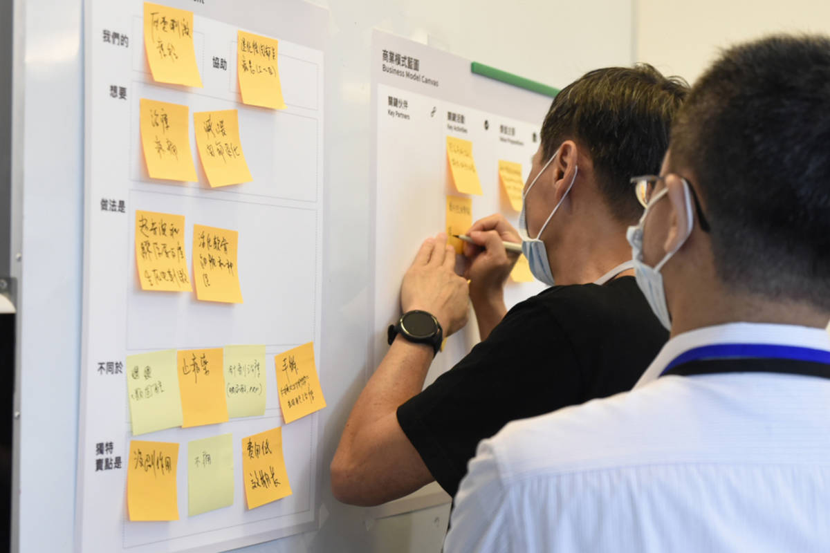 臺大智活提出「臨床需求與經驗洞察」、「服務與商業模式創新」兩大階段 (臺大提供)