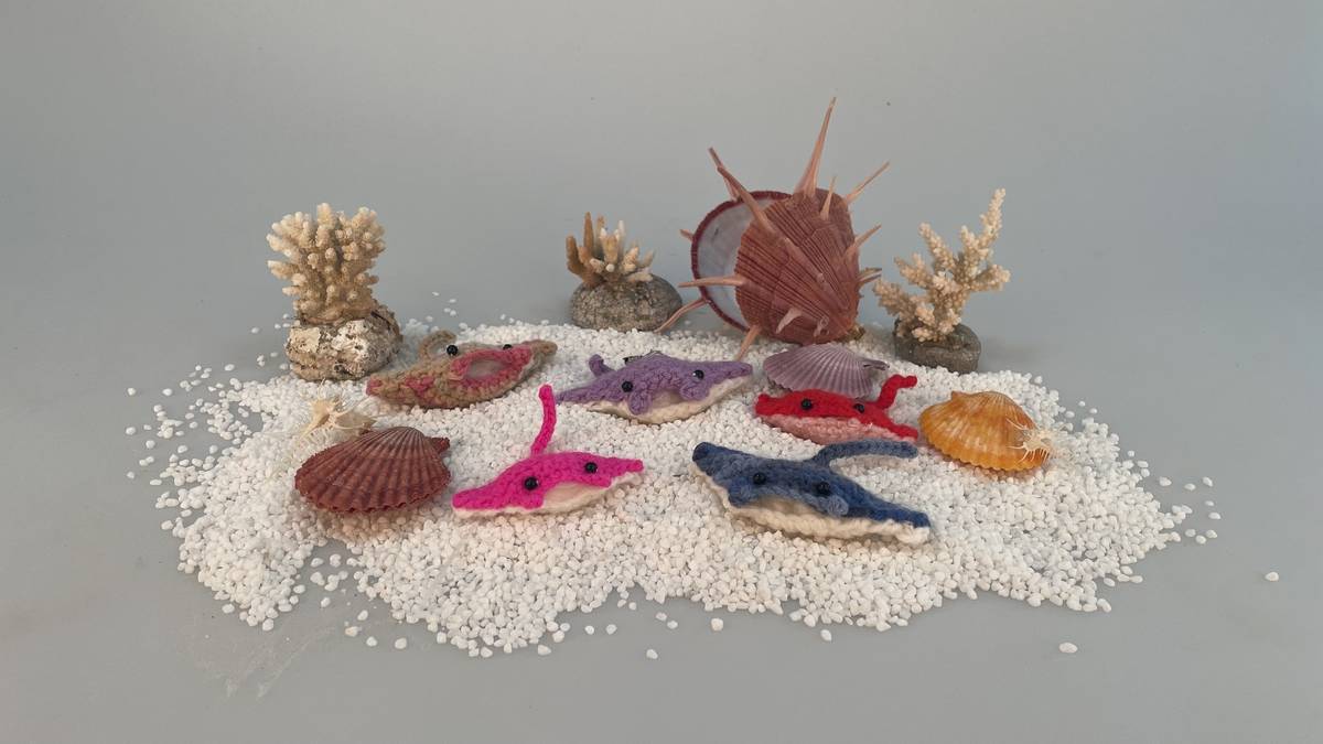 海科館針織珊瑚織女隊手工編織限量海洋生物吊飾。(海科館提供)
