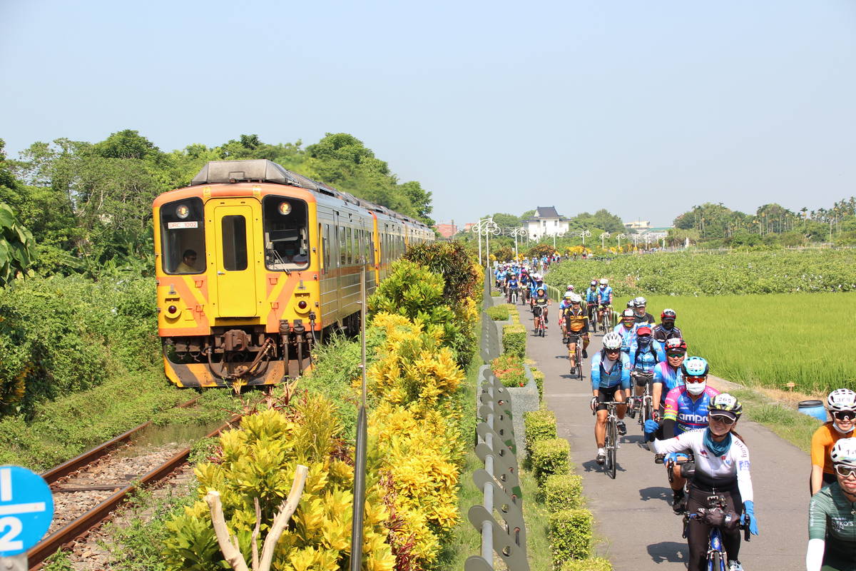 車友騎旅彰化三鄉鎮可以與火車共騎(圖片來源：參山處提供)