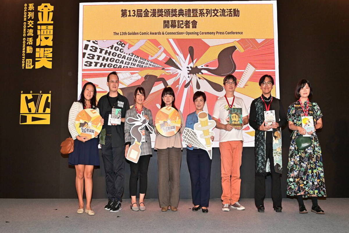 第13屆金漫獎將在明天（6日)揭曉得獎名單，文化部次長李靜慧（左4）、人文及出版司長陳瑩芳（右4）與本屆入圍者代表們合影 (文化部提供)