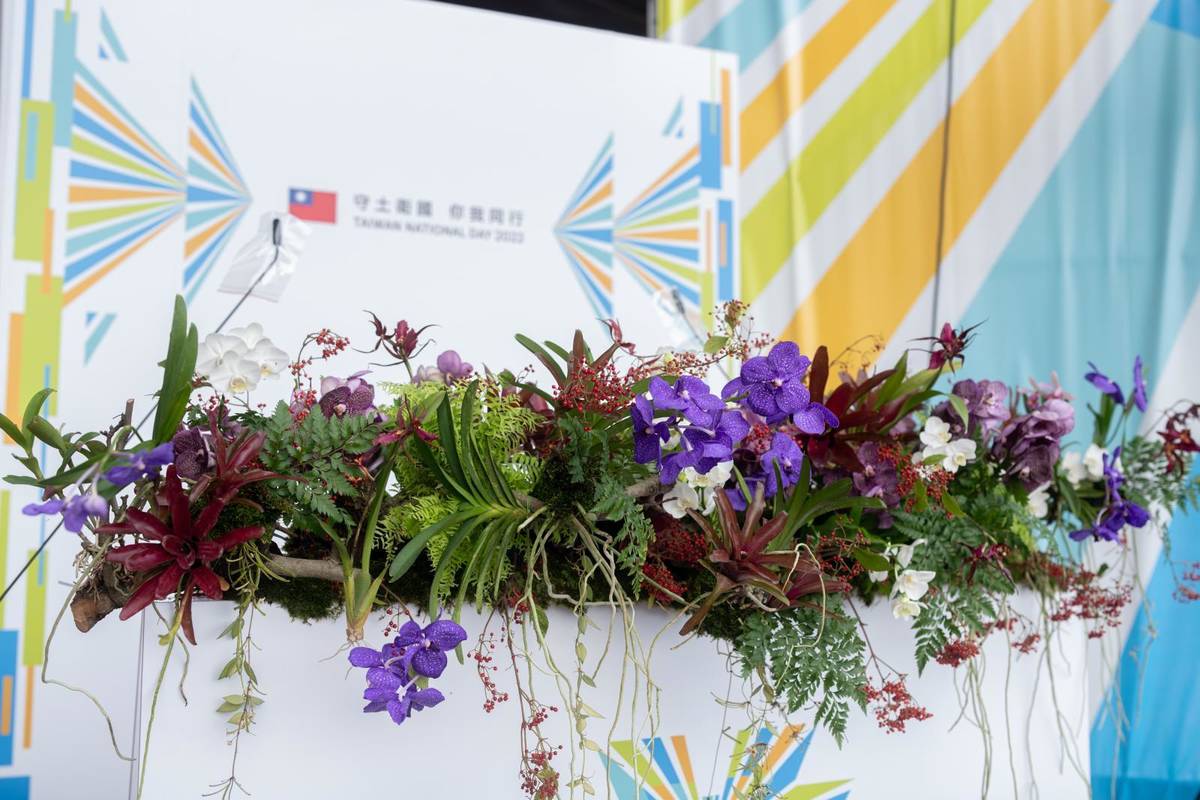 農委會運用臺灣在地花卉，佈置國慶大會觀禮臺、主席臺及司儀臺