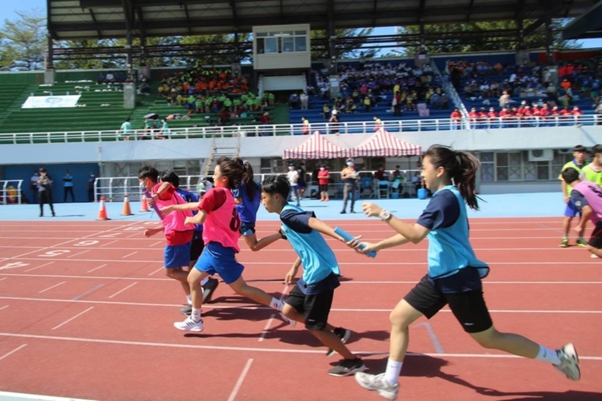 臺東縣政府今(11)日起一連3天，在縣立體育場舉行111年中小學田徑對抗賽暨班際大隊接力複(決)賽。