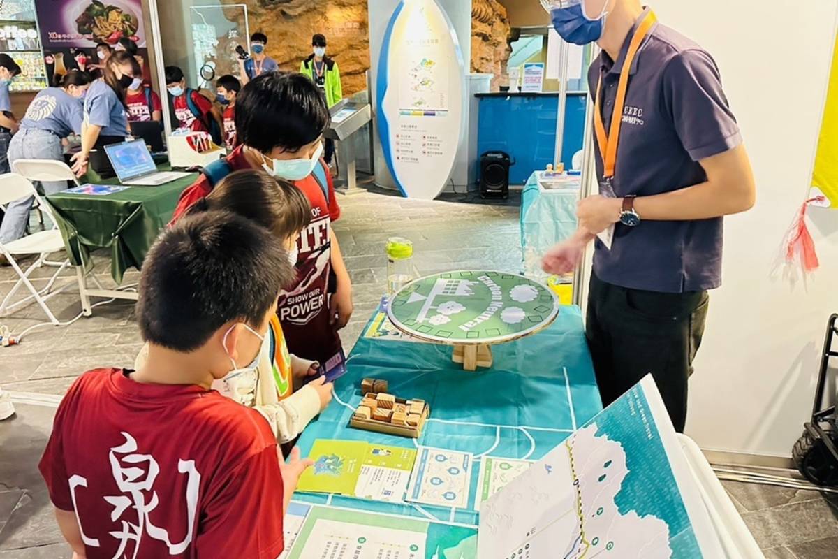 2022臺灣科學節圓滿落幕，活動期間臺東縣環保局受邀參與魚識場科學市集，現場設置一系列全民綠生活相關體驗。