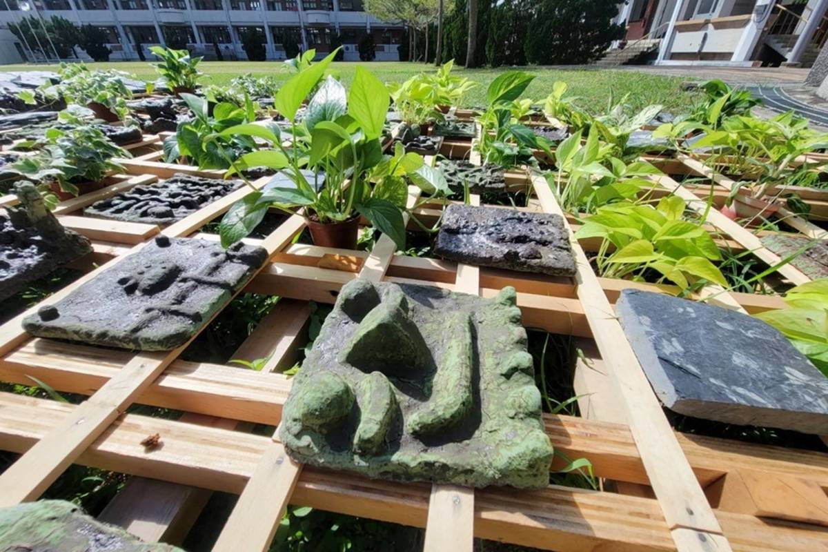 南迴藝術季策展團隊辦理推廣教育工作坊，跨校共創交流，在臺東女中校園打造南迴藝術季第9件作品。