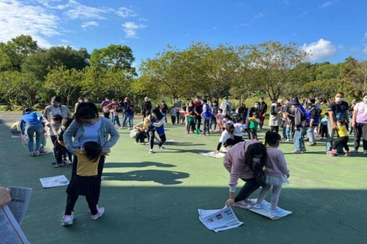 藉由親子活動讓家長幼兒走出戶外運動，也增加親子互動機會 (教育部提供)