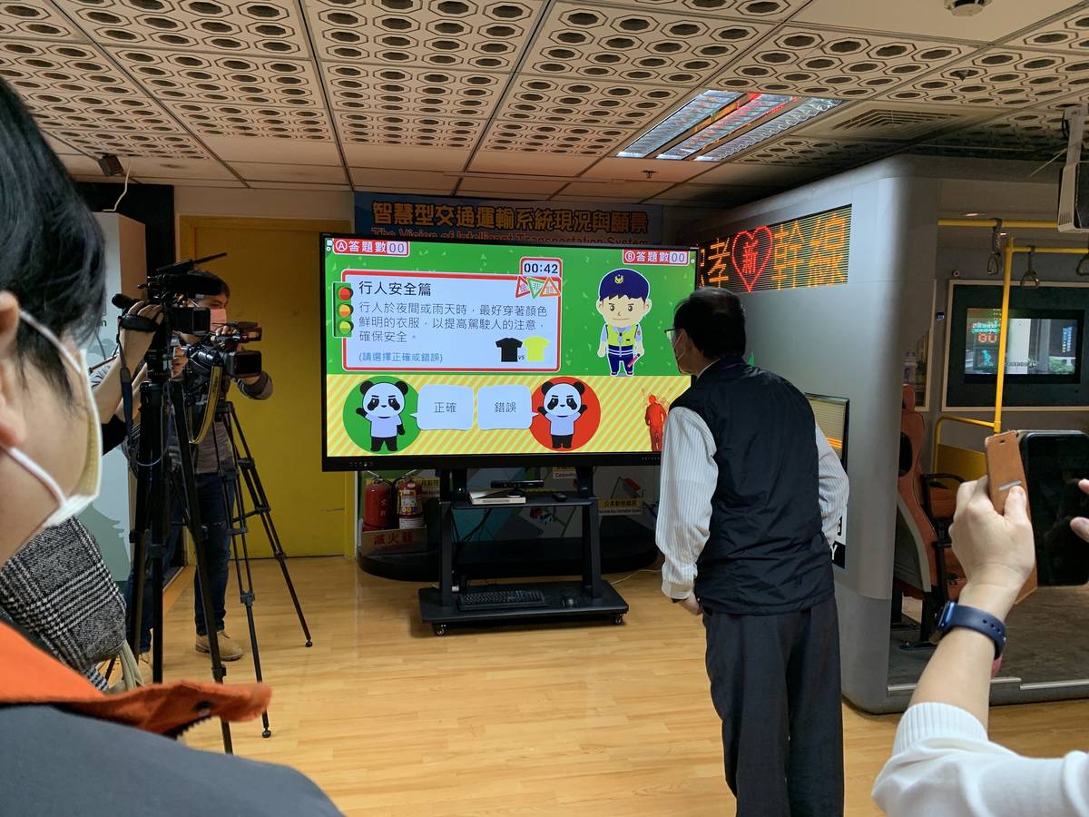 臺北市交通資訊中心透過寓教於樂的體驗遊戲，增進交通安全知能