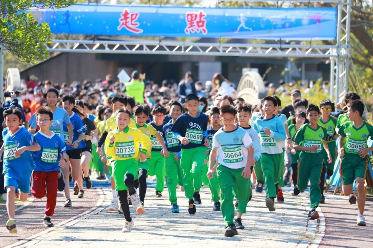 學生們一馬當先起跑（圖源：臺中市教育局）