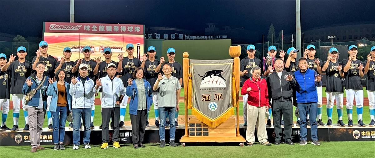 冠軍賽以5比0擊敗高雄市普門中學 奪下第10屆黑豹旗冠軍金盃