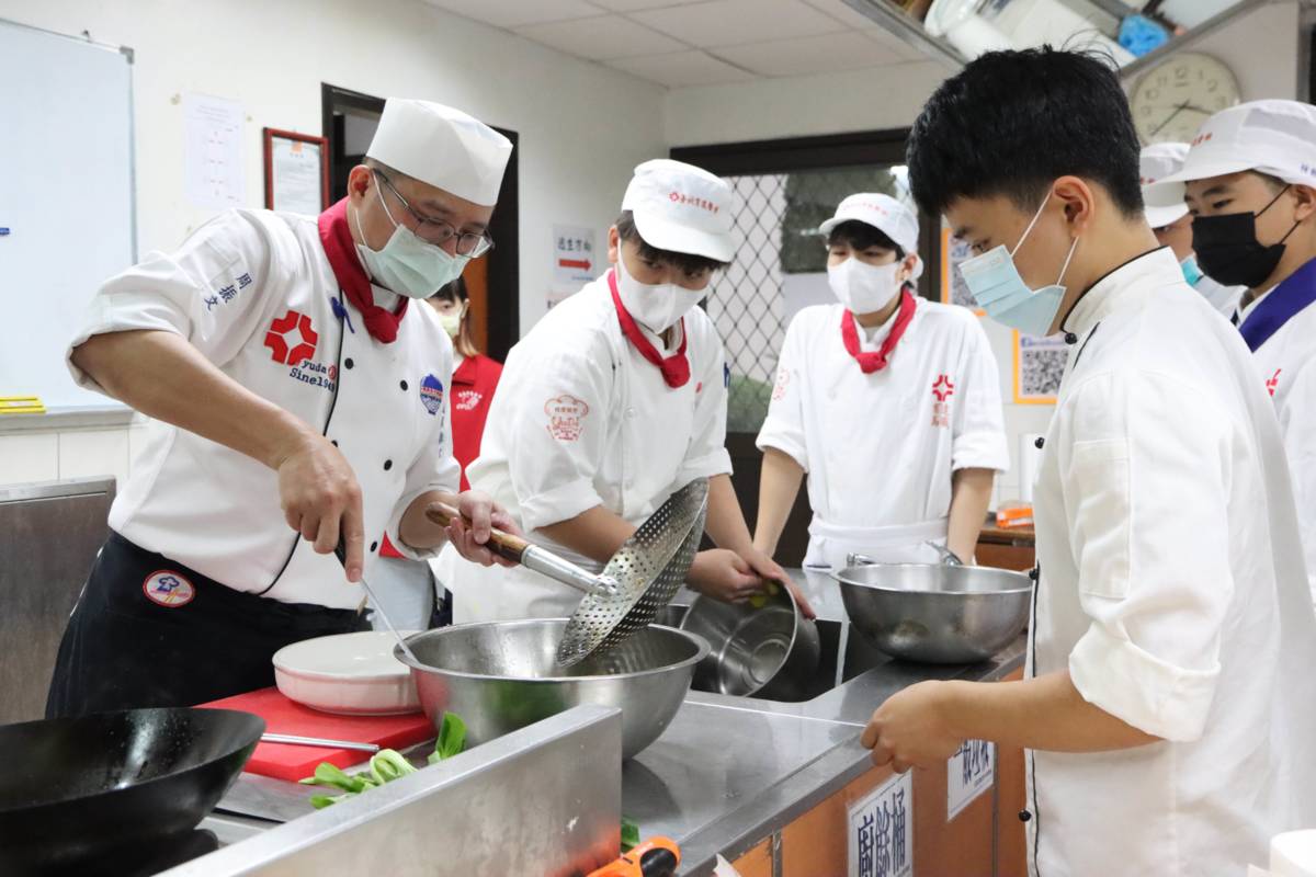 臺北育達高中讓餐飲科學生藉由製餐活動，發揮專業，累積實務經驗