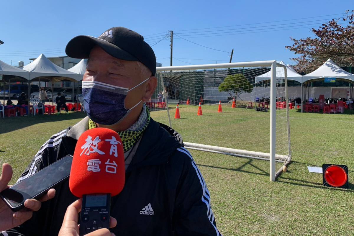 成就獨具特色的旭村盃足球盛會的關鍵人物之一-旭村第一代足球人劉明川教練，從不缺席每一屆賽事。